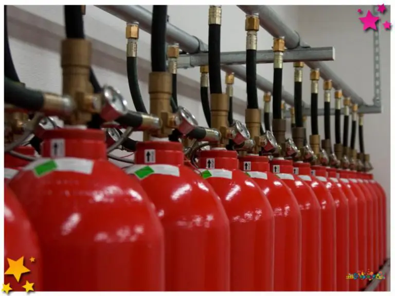 Afhalen brandblussers voor optocht Schaijk