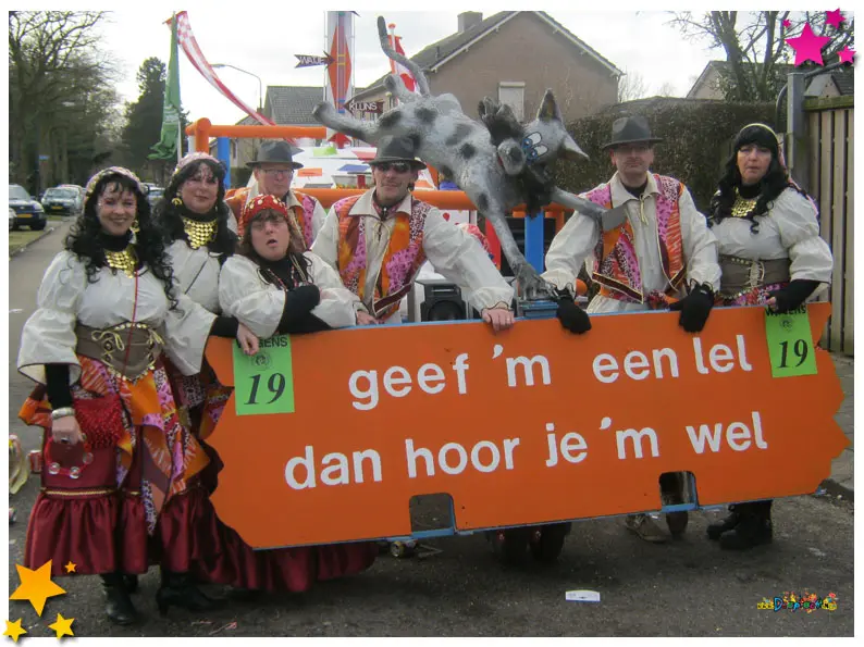 Gezocht: foto's van de poort van Asjemenou