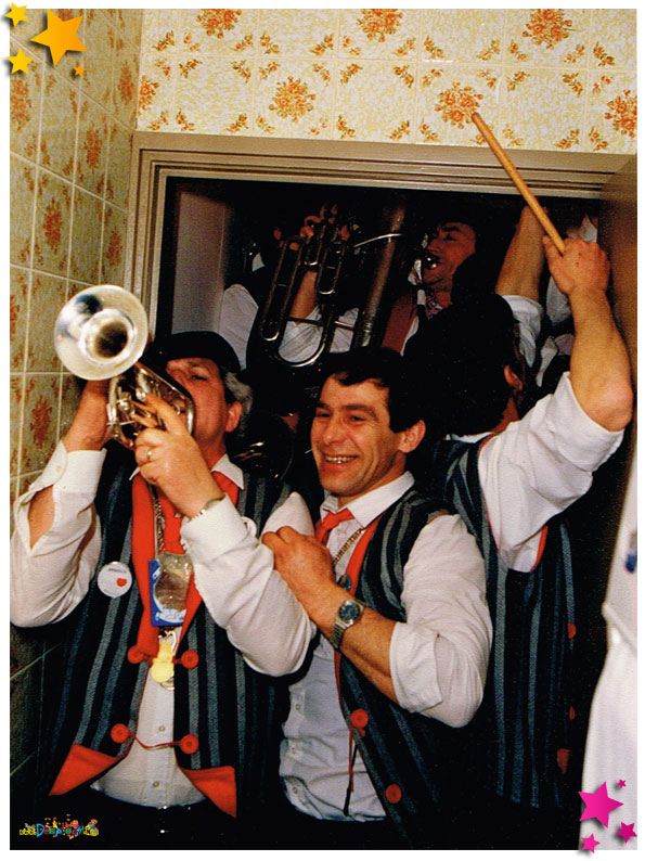 Hofkapel speelt in wc bij Nieuw Schaijk 1987