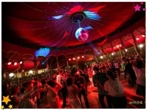 Spiegeltent weer terug van weggeweest