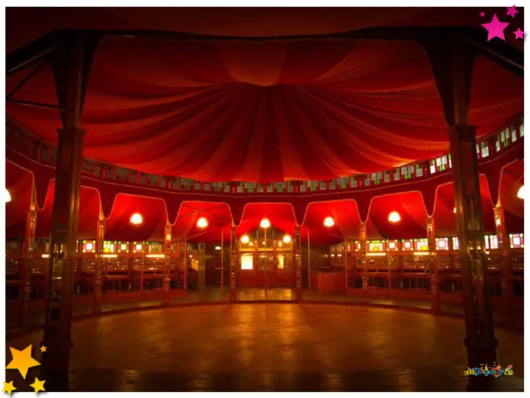 Spiegeltent weer terug van weggeweest