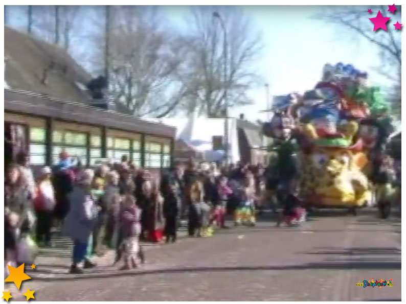 Bouw carnavalswagen Vur Mekoar Schaijk - 2011