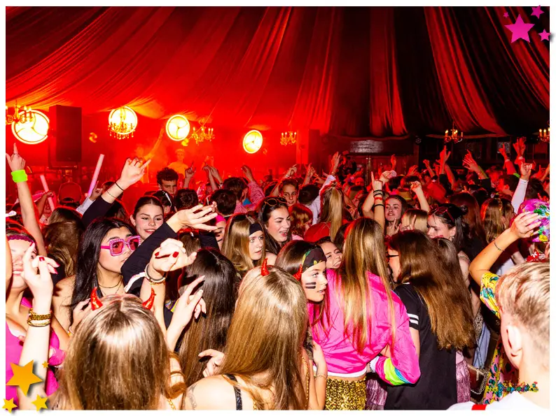 Carnaval Loverz knalt het dak er weer af in het Moesland