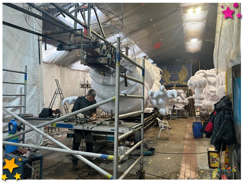 Te groot gebouwd door Goei Geknoei