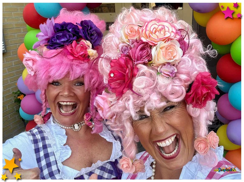 Toos Roos & Joost maken De Raaf gek